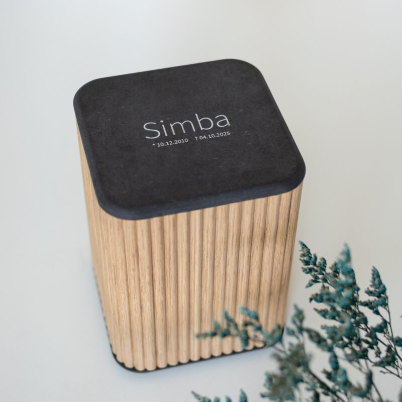 Tierurne geriffeltes Eichen-Echtholz